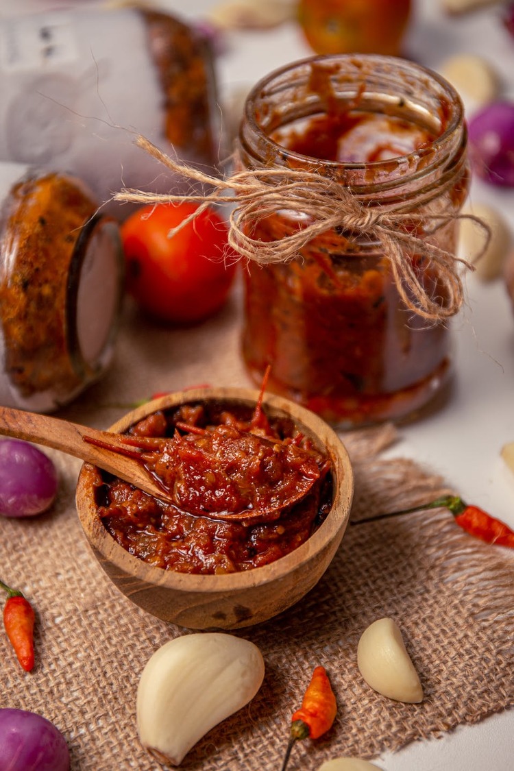 Homemade Garlic, Onion, Tomato and Chili Peppers Sauce Recipe